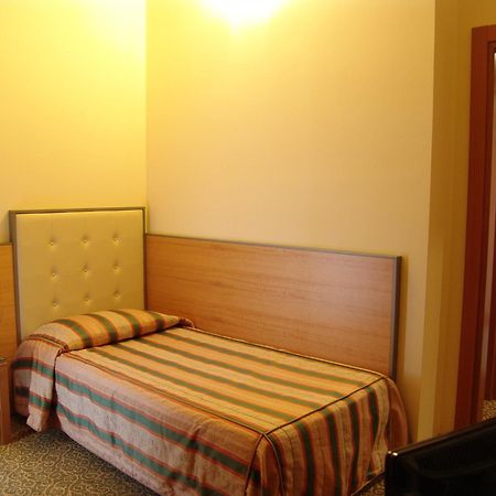Hotel Kristall Corsico Extérieur photo