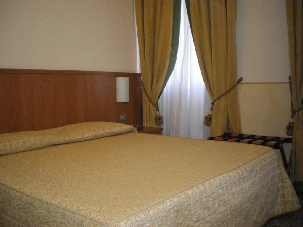 Hotel Kristall Corsico Extérieur photo