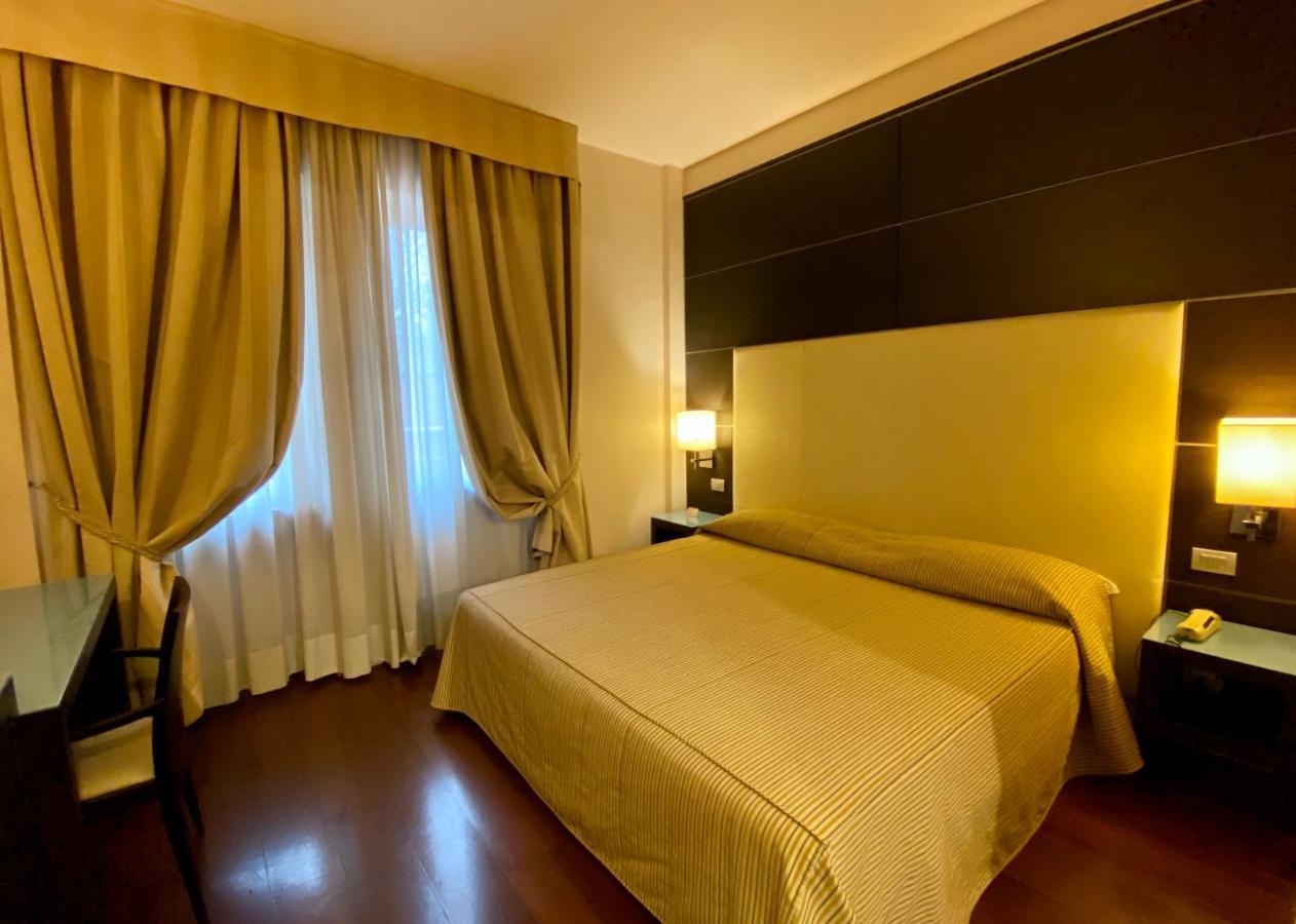 Hotel Kristall Corsico Extérieur photo