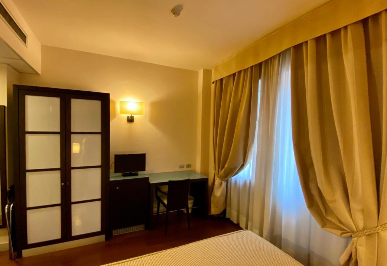 Hotel Kristall Corsico Extérieur photo