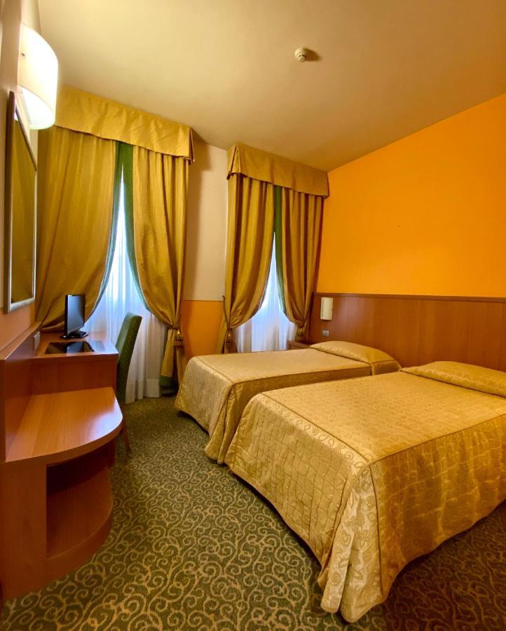 Hotel Kristall Corsico Extérieur photo