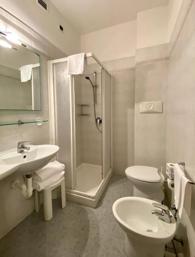 Hotel Kristall Corsico Extérieur photo