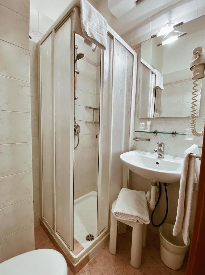 Hotel Kristall Corsico Extérieur photo