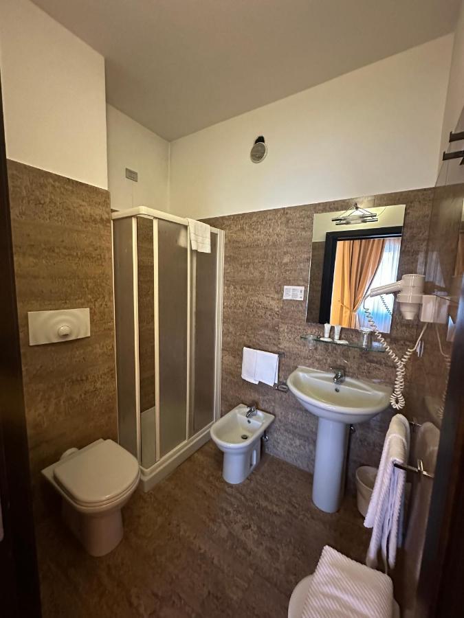 Hotel Kristall Corsico Extérieur photo
